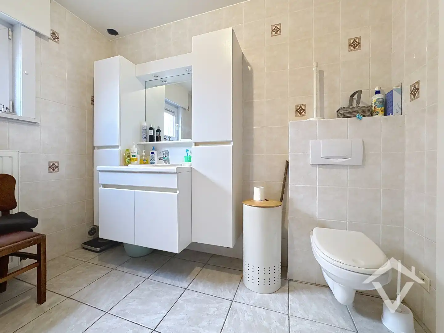 Alleenstaande woning met naastliggend stuk bouwgrond en weide te Eernegem foto 12