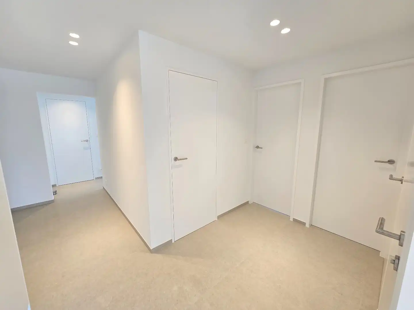 Hoekappartement met 3 slaapkamers en 2 badkamers foto 6