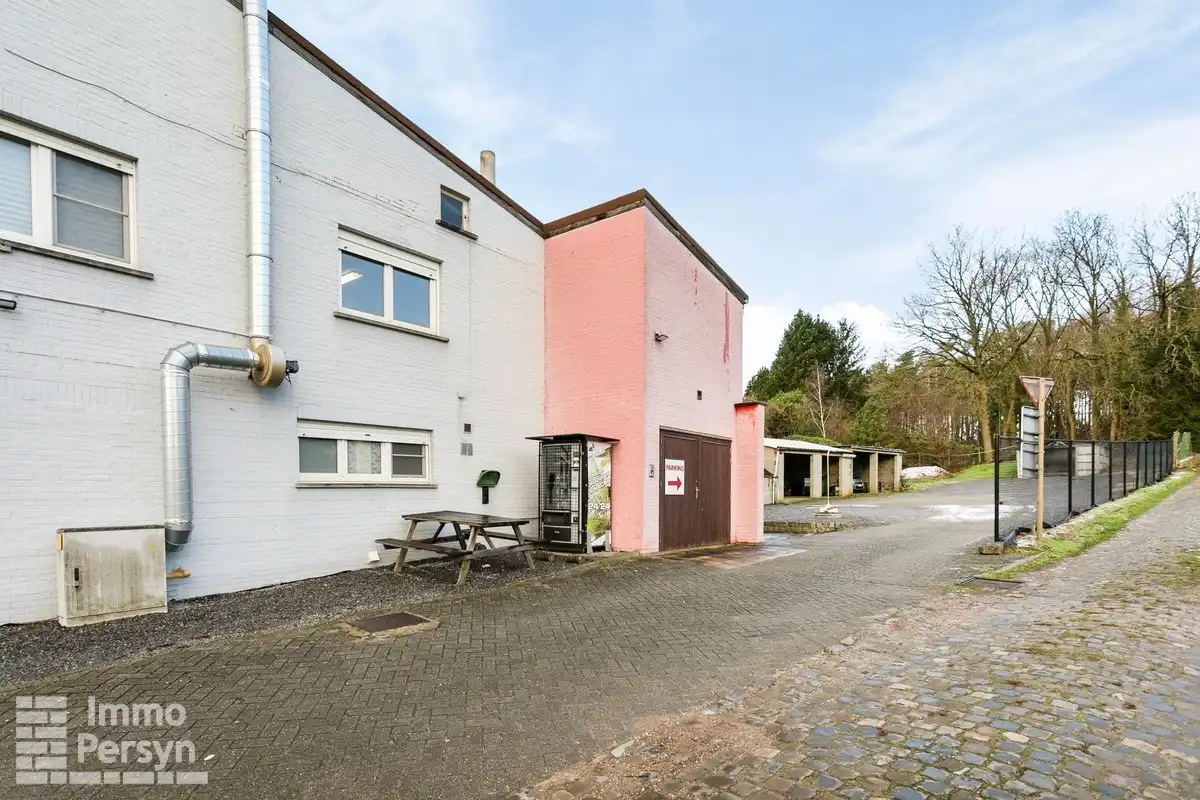 Commercieel pand (inclusief handelsfonds) met instapklaar appartement en achterliggend perceel foto 26