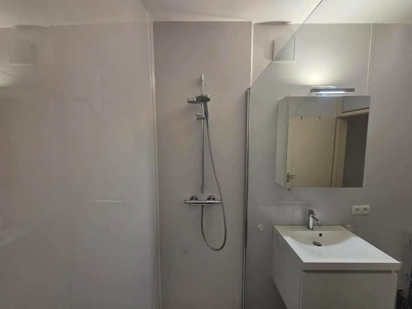 Goed onderhouden 1-slaapkamer appartement met terras foto 18