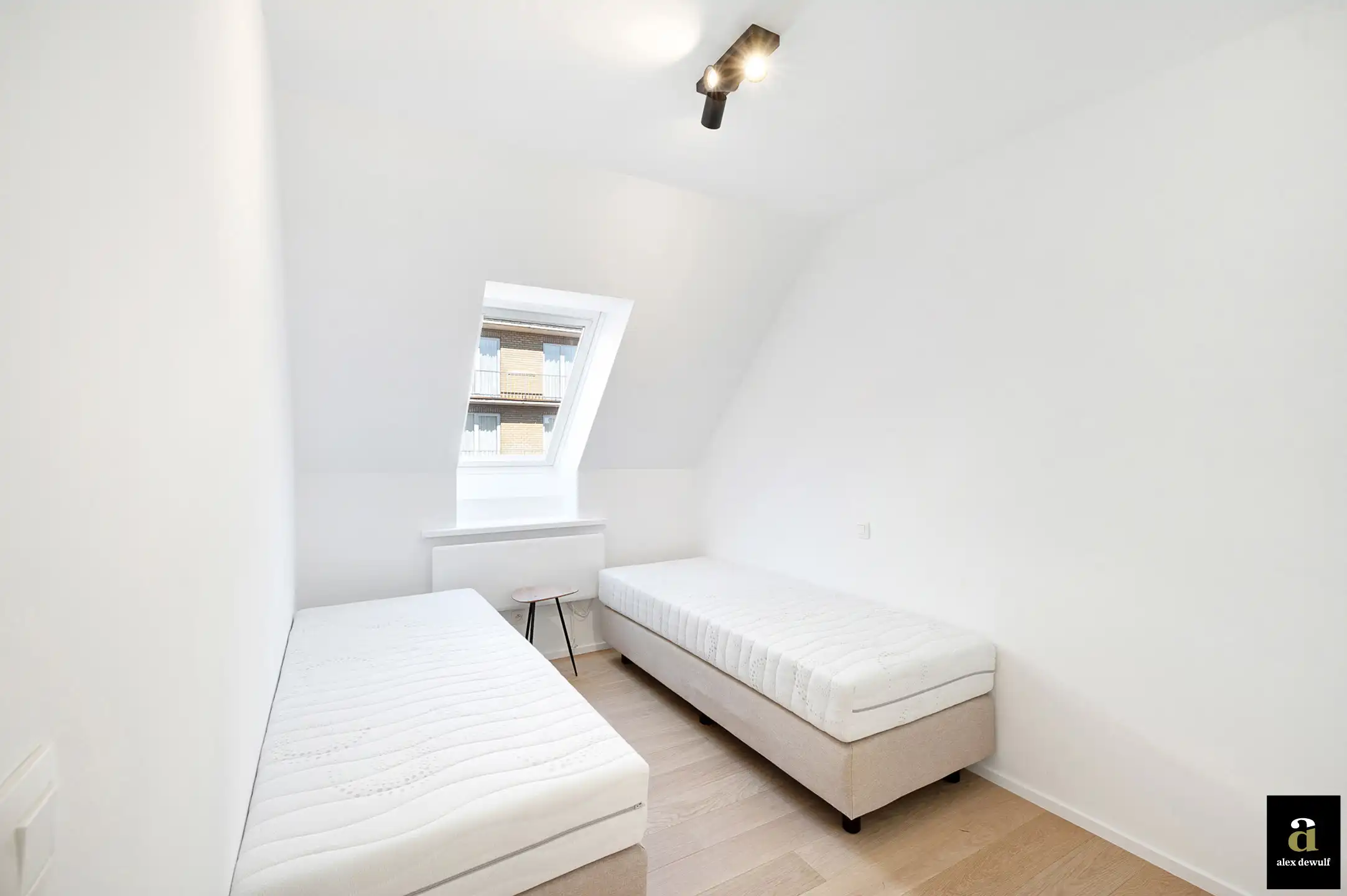 Ruim duplexappartement met vier slaapkamers en zonnig terras in Duinbergen. foto 34