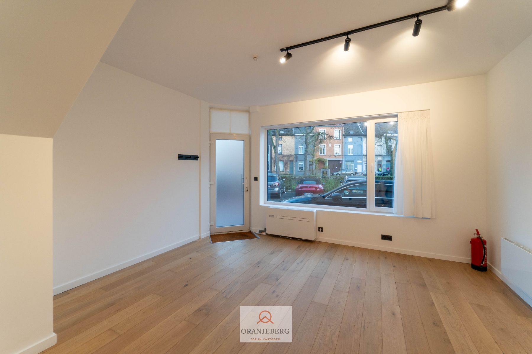 Lichtrijke handels-/ kantoorruime te koop te Sint-Amandsberg foto 16