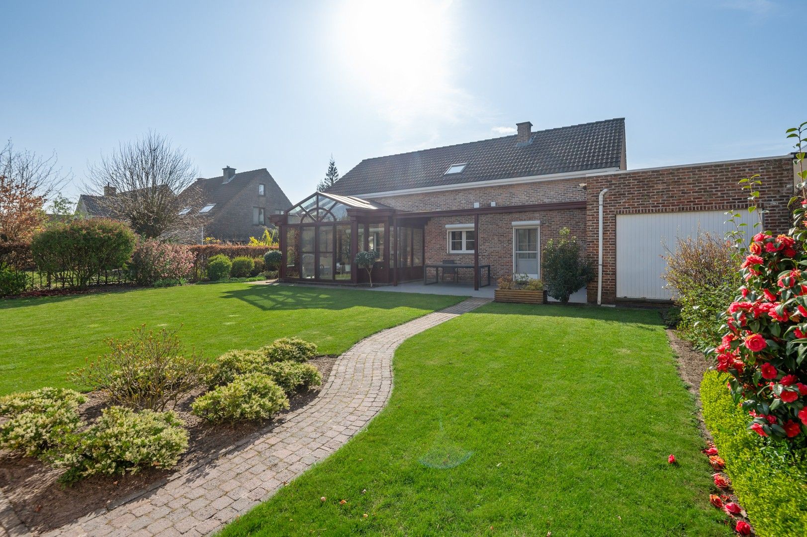 Aangename villa met heerlijke veranda in doodlopende straat foto 2