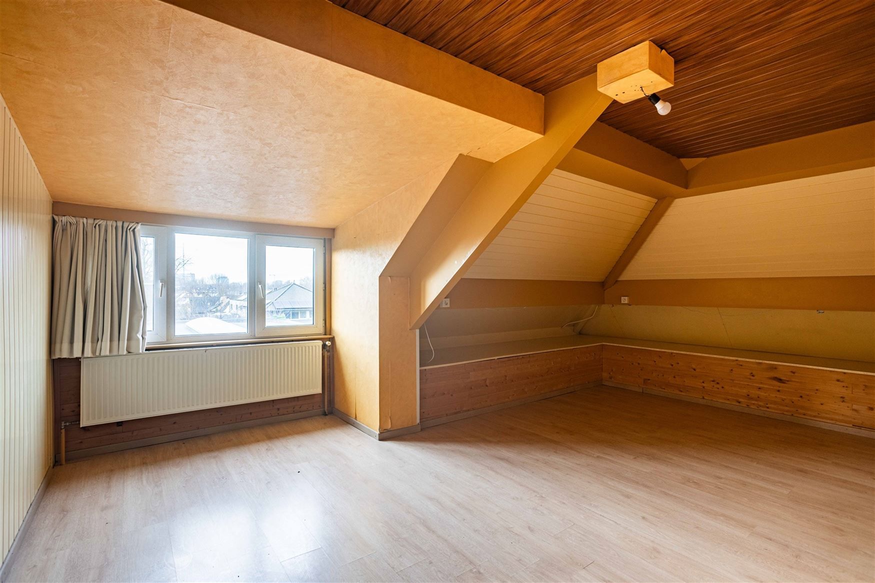 Commercieel gelijkvloers met ruim duplex appartement en grote loods te Merelbeke. foto 22