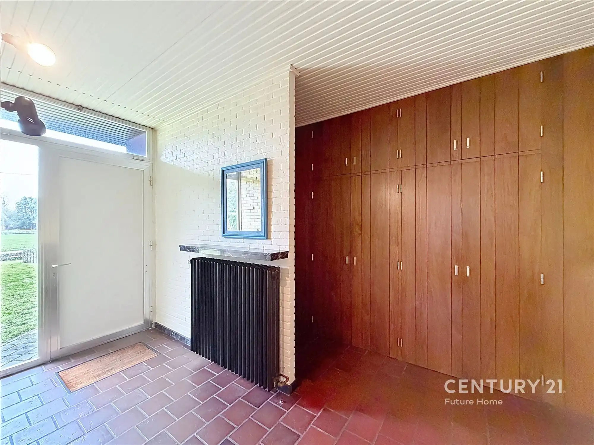 Karaktervolle architecturale woning met veel potentieel foto 4