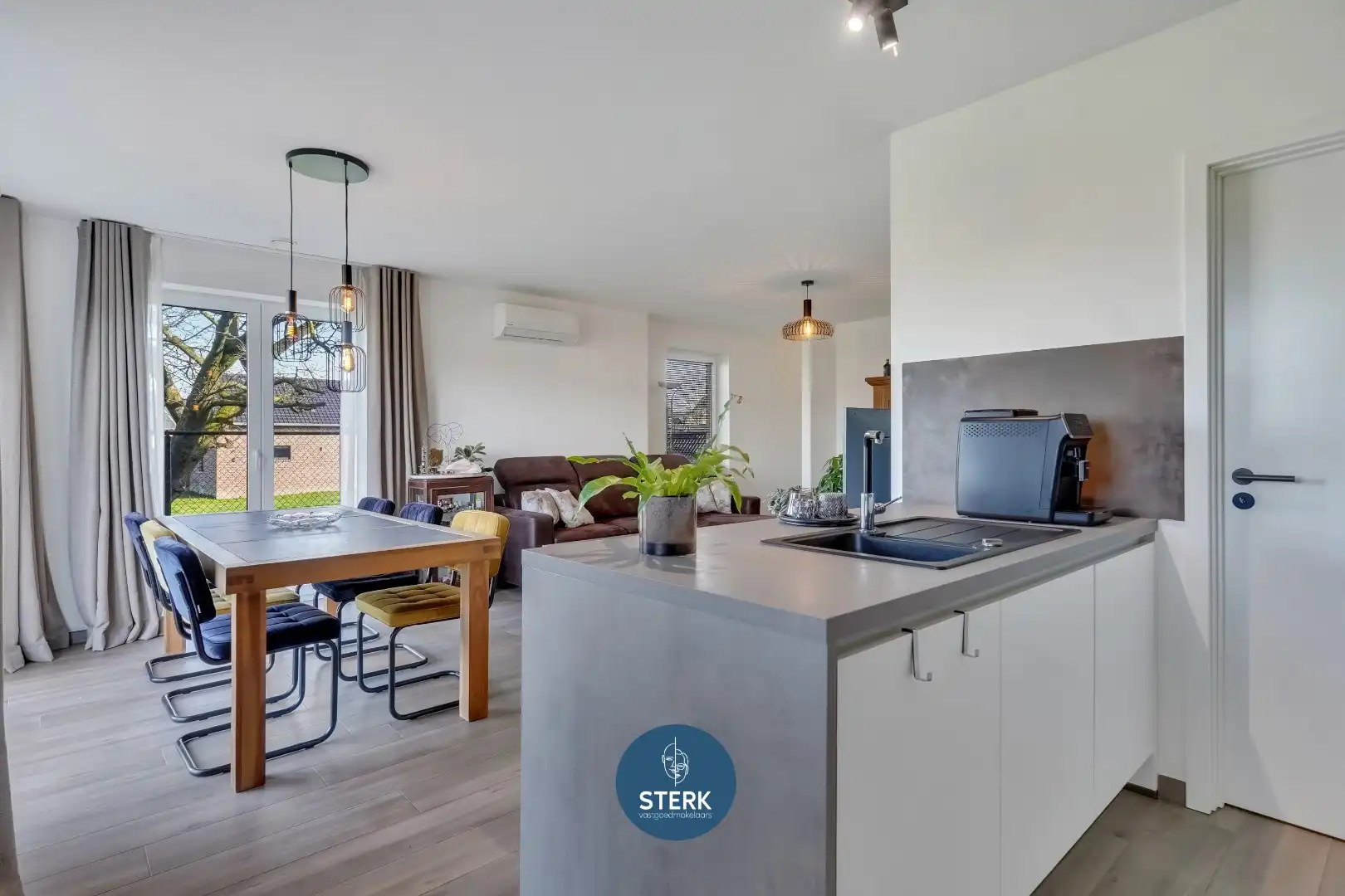 INSTAPKLARE GEZINSWONING MET EPC LABEL A NABIJ DE GRENS TE VELDWEZELT ! foto 9