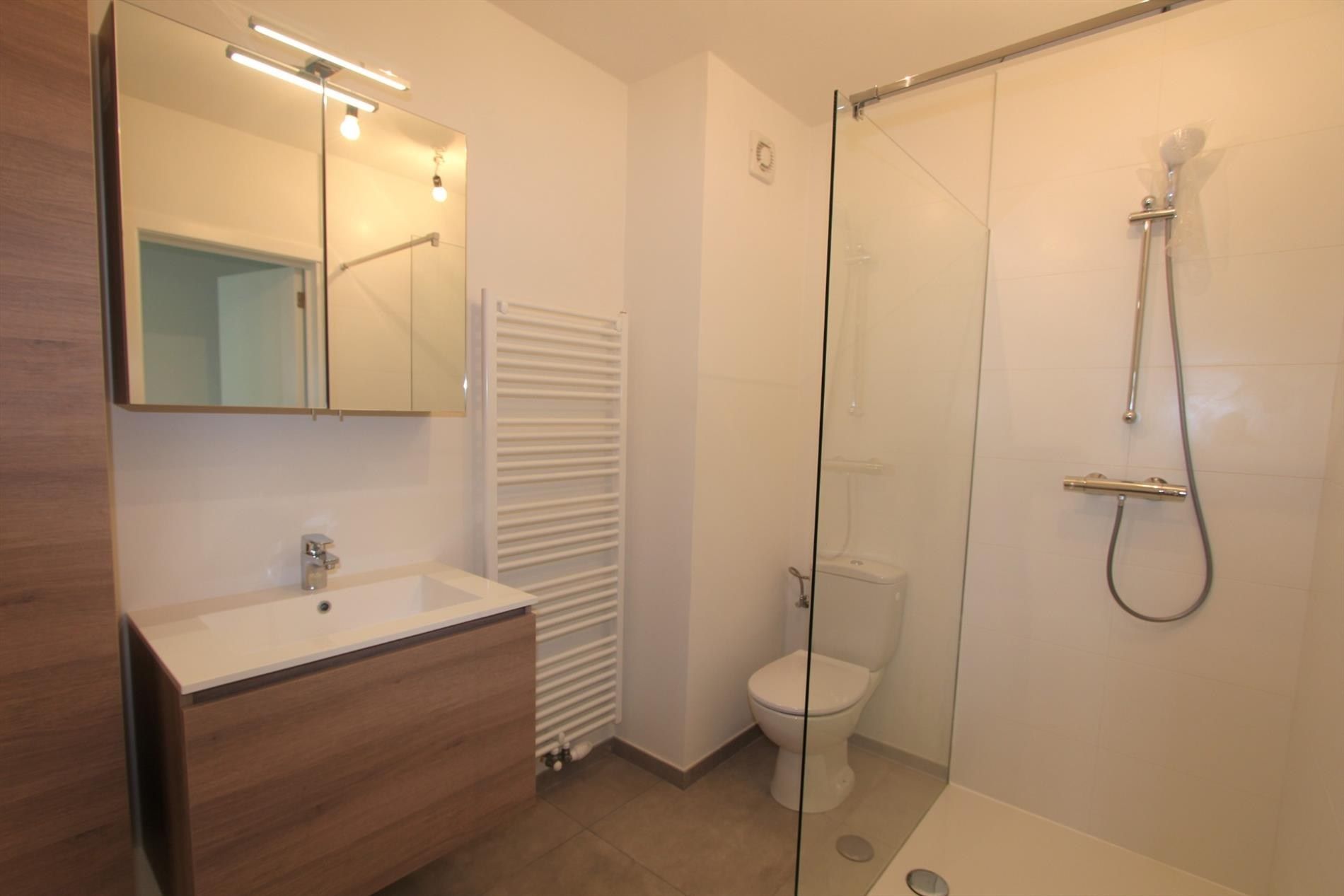 MODERN 1-SLAAPKAMER APPARTEMENT MET TERRAS foto 6