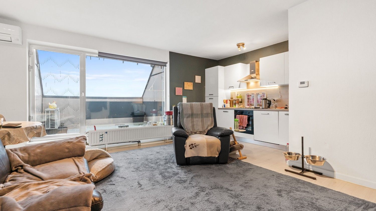 Eénslaapkamerappartement  met kelder gelegen op 5 min van het centrum van de stad foto 3