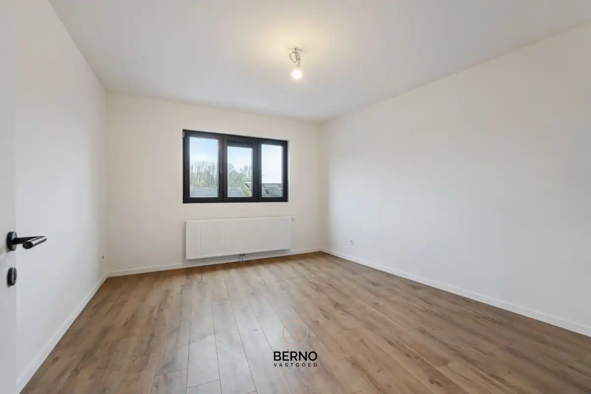 Prachtige (ver)nieuwbouw met autostaanplaats vlakbij de 'Heide' foto 14