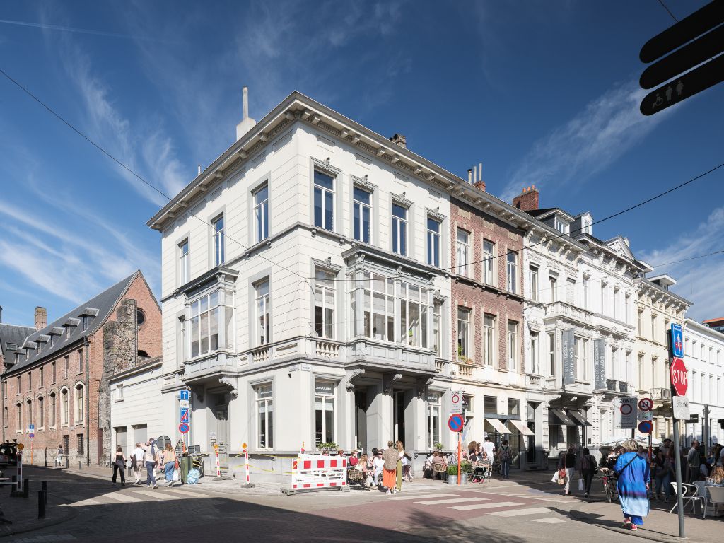 Karaktervol appartement (213 m²) op een gegeerde centrumlocatie foto 2