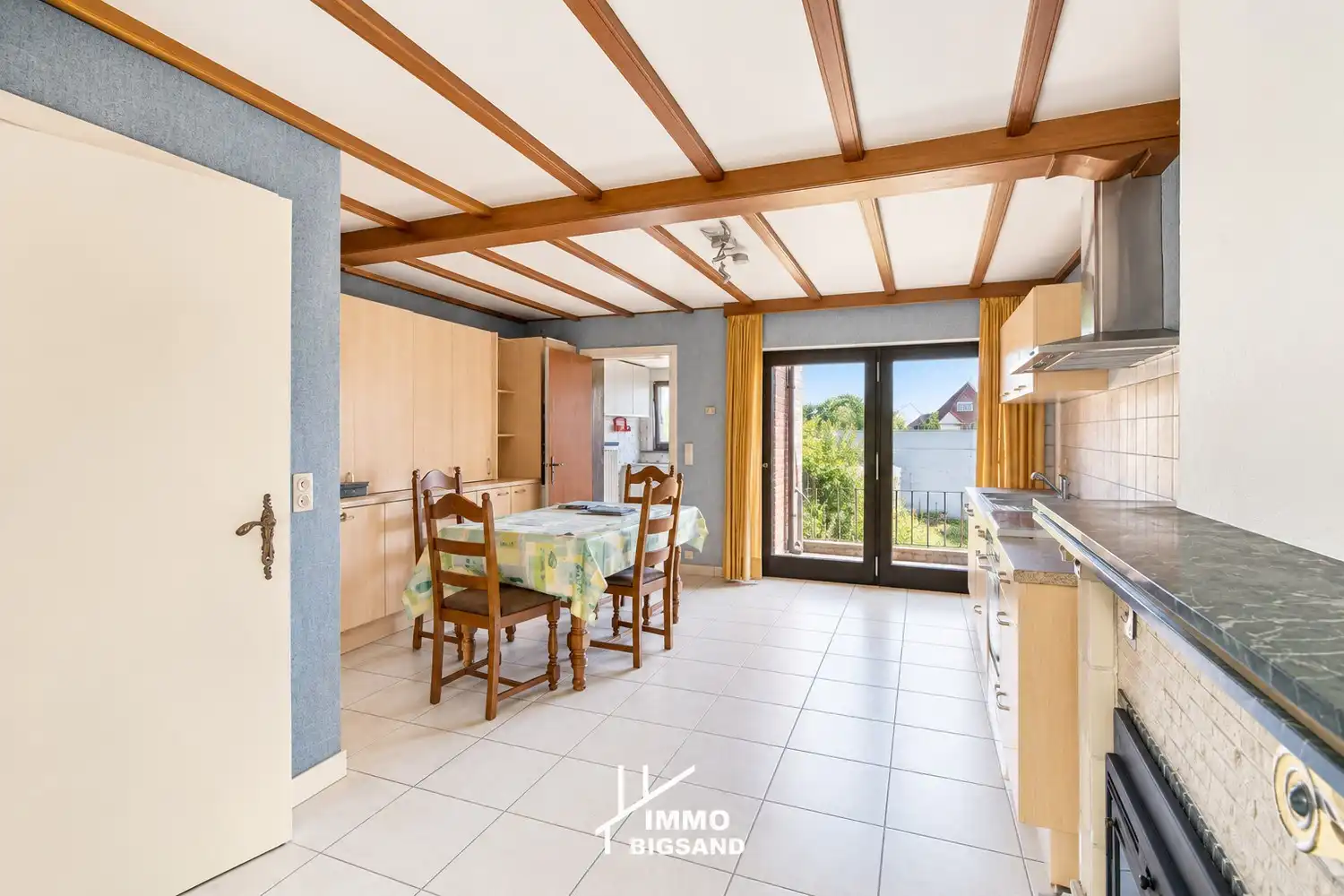 Een ruime gezinswoning (voorheen twee woningen) met 3 slaapkamers en garage met ruime tuin foto 3
