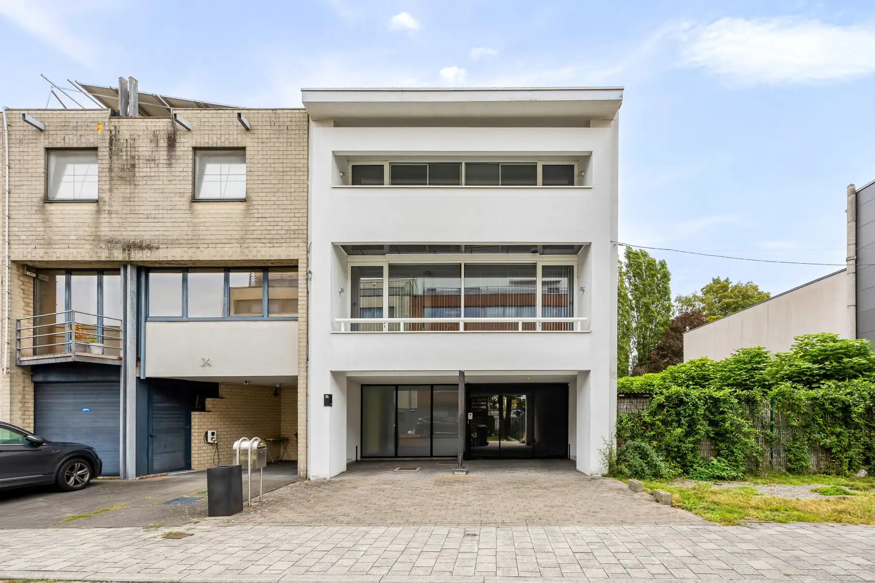 Karaktervolle architectenwoning op toplocatie: Zonnig terras, kamerhoge ramen en EPC B foto 2