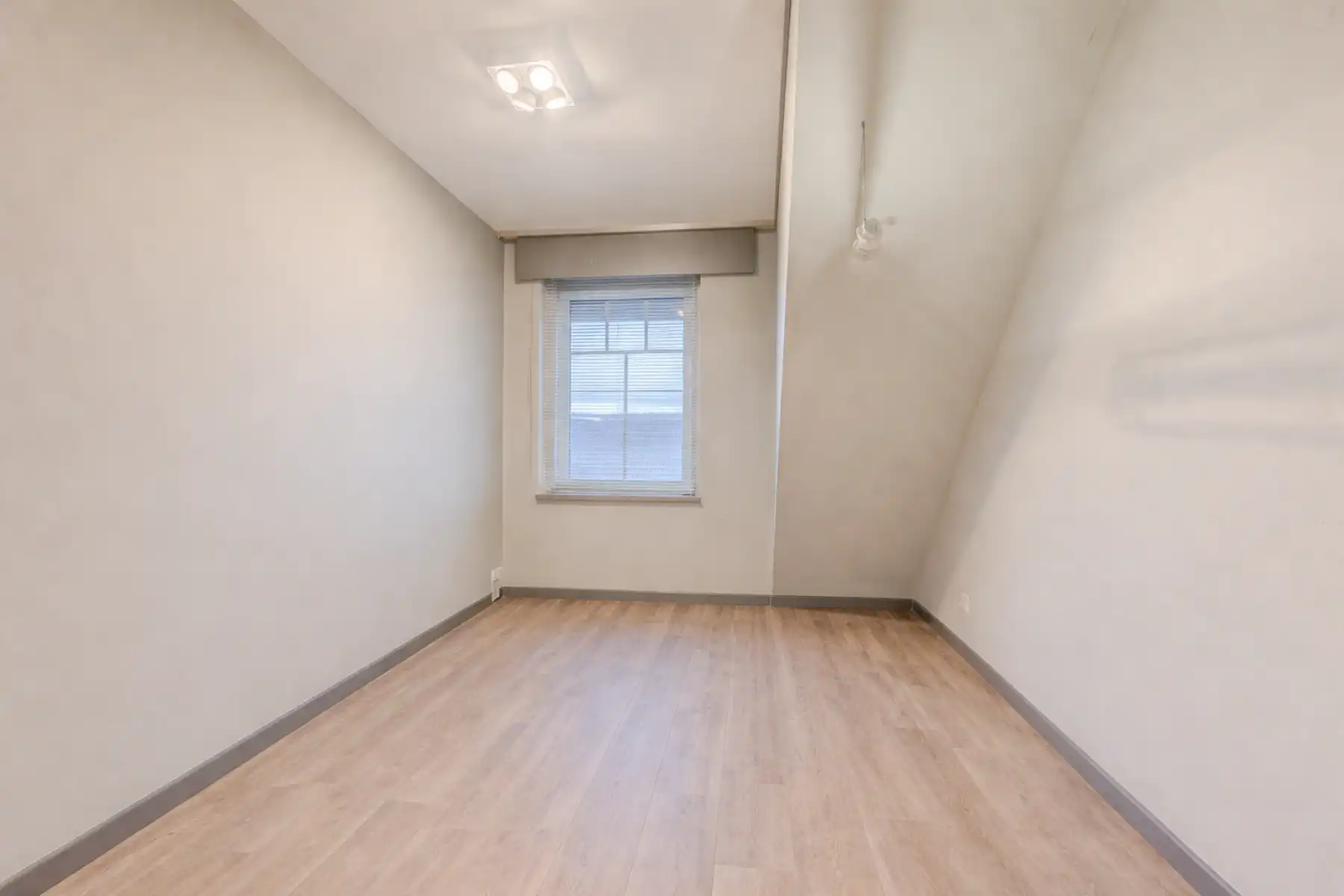 Charmante woonst met 5 slpk, tuintje, bijhuis en zwemvijver  foto 29