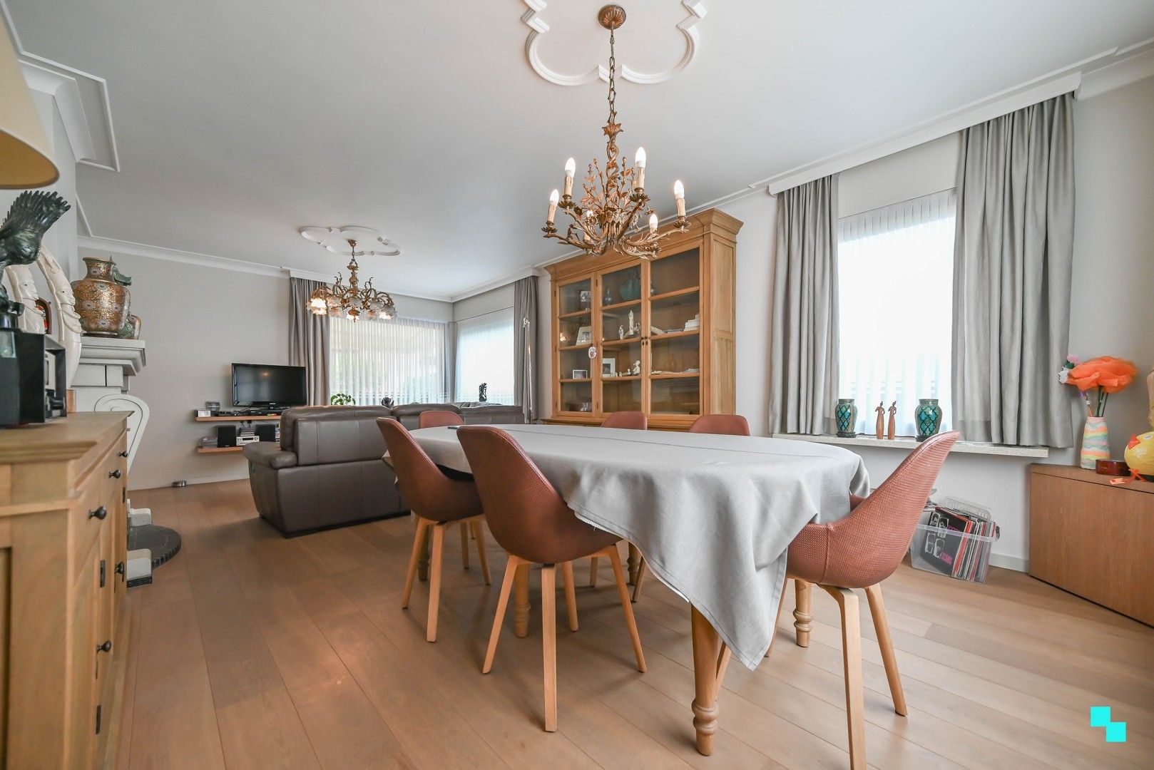 Charmante halfopen bebouwing met bijgebouw in hartje Emelgem foto 3