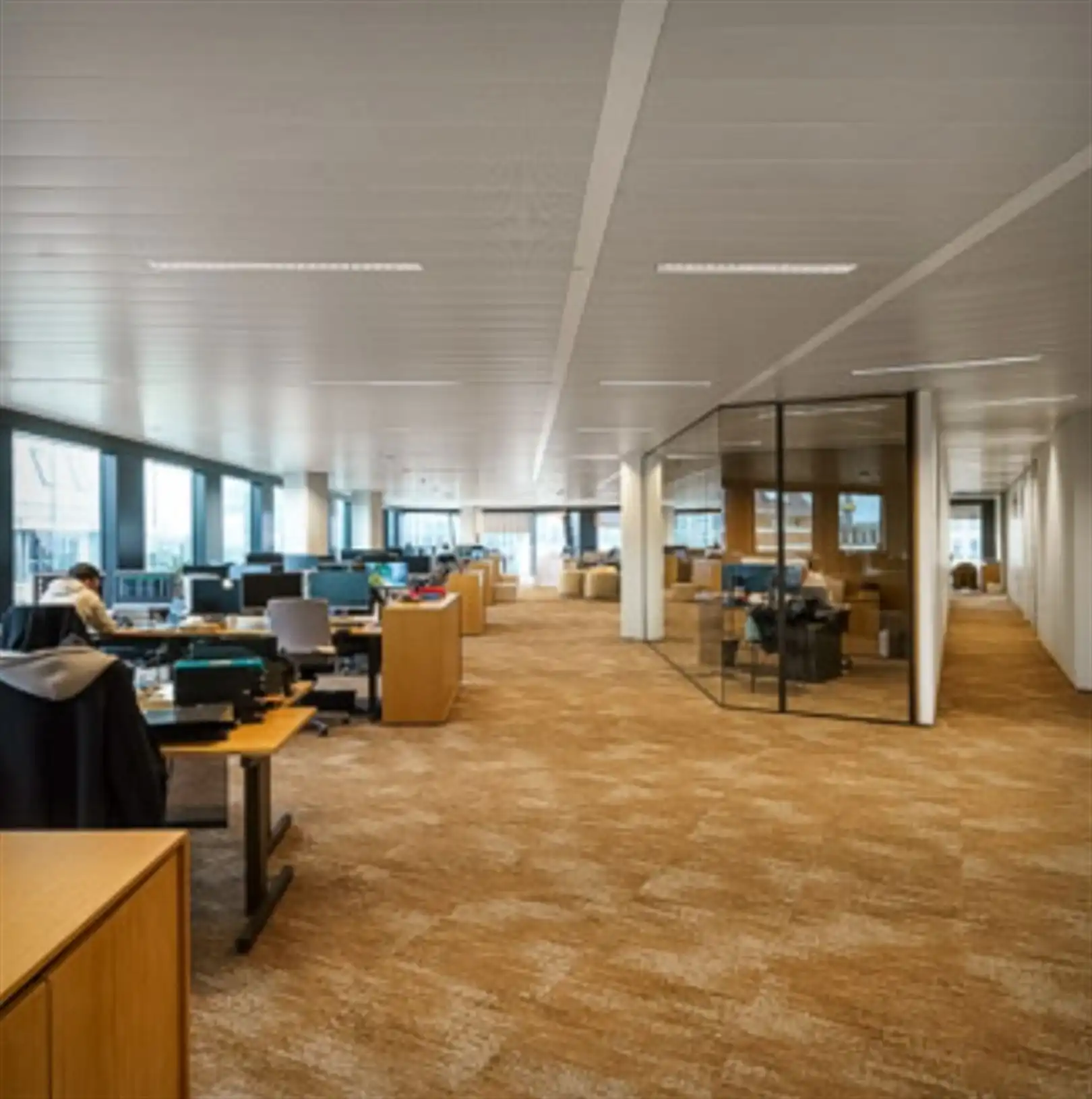 SPECTRUM : 4e verdiep 1.390m² en 268m² te huur foto 19