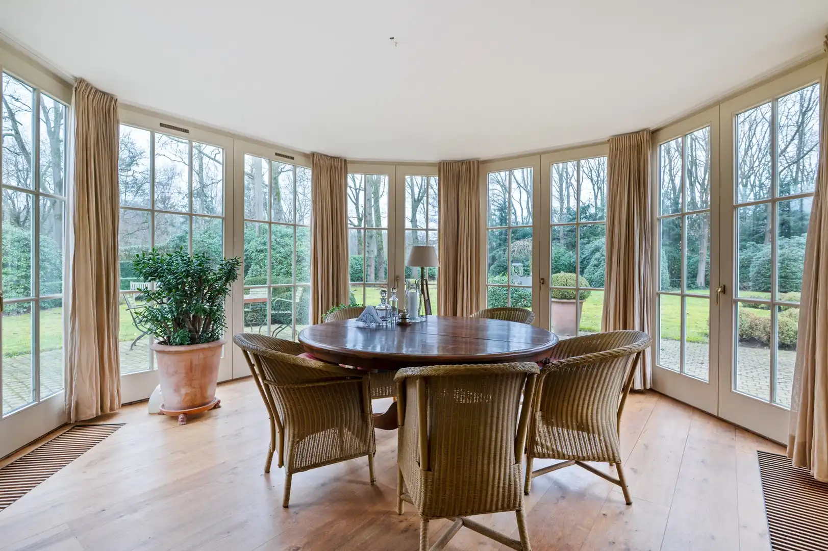 Stijlvolle villa in gegeerde doodlopende straat foto 12