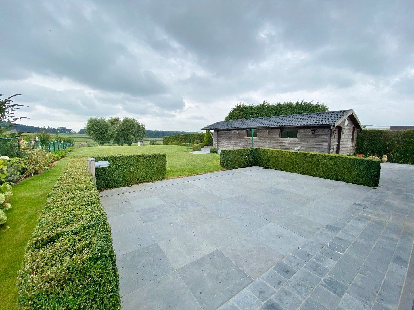 Alleenstaande woning met garage en zonnige tuin met prachtig uitzicht.  foto 19