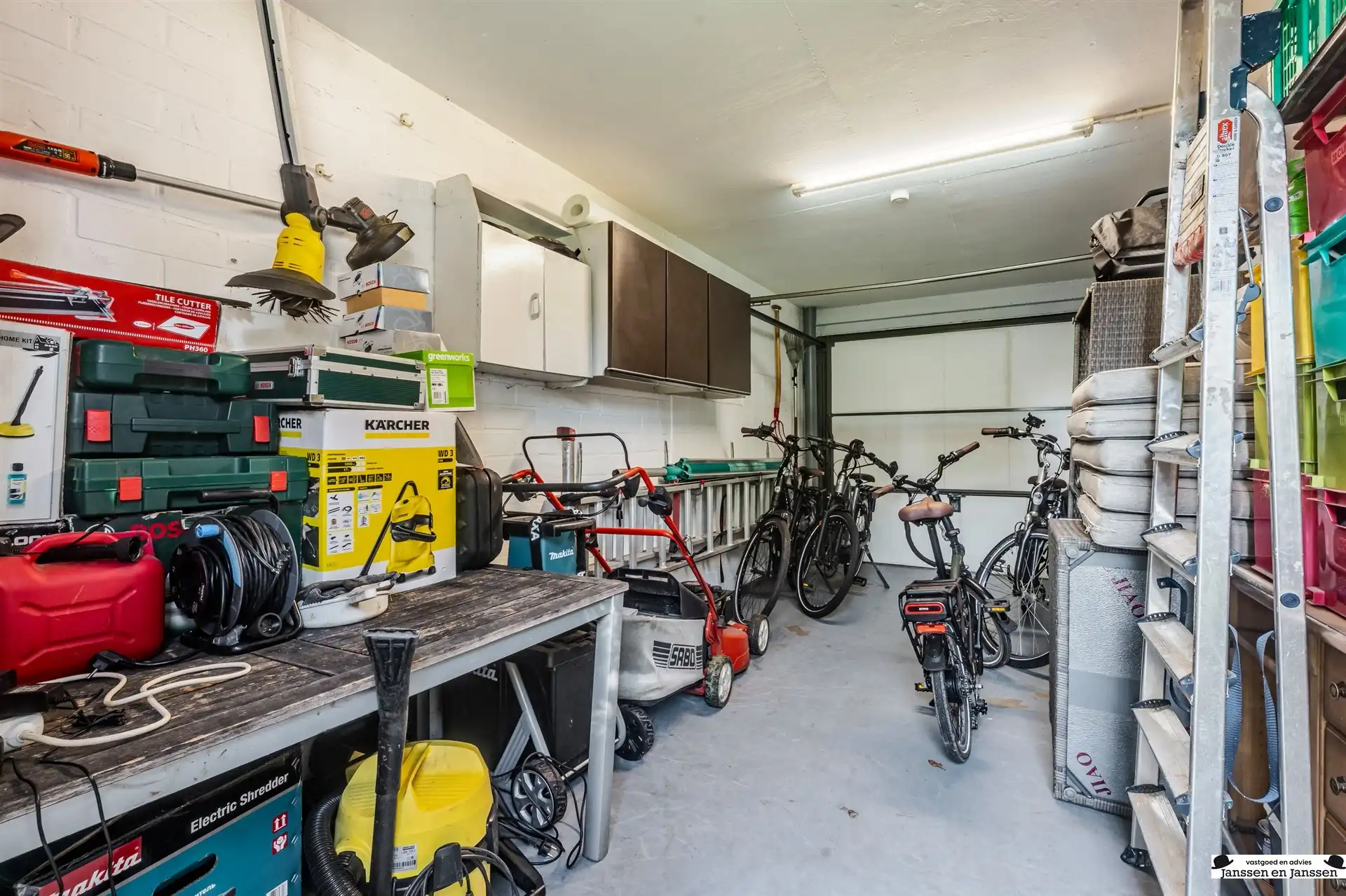 Instapklare bel-etage met 3 à 4 en twee garages! foto 22