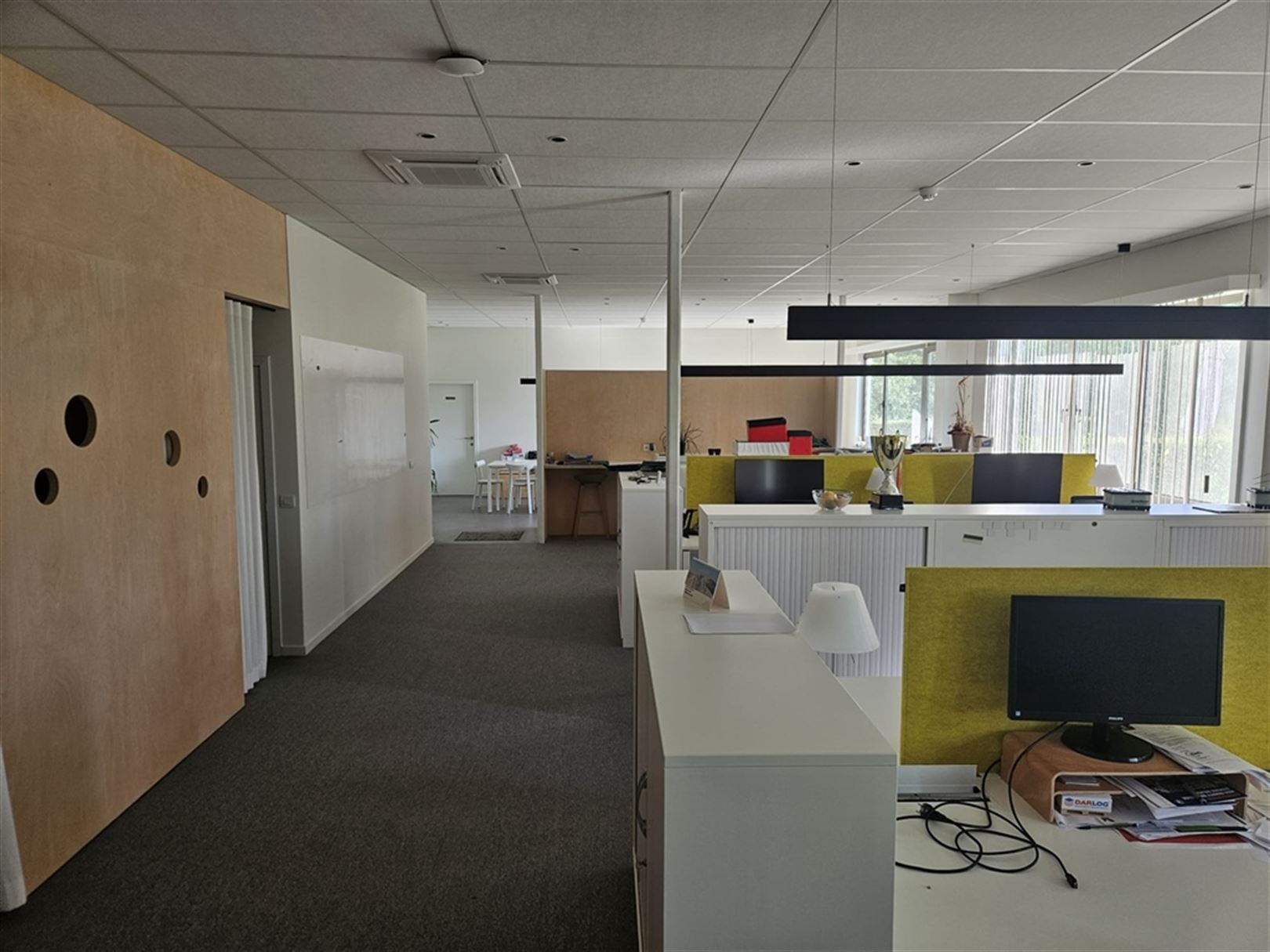 Magazijn met kantoren op topligging  foto 11