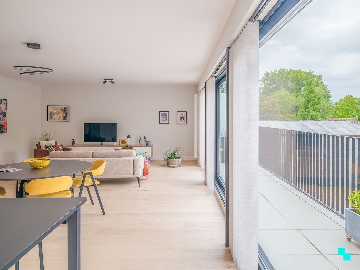 Zonnig appartement met twee slaapkamers te Balegem dorp foto 2