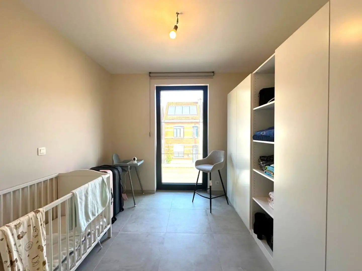 Modern appartement op centrale locatie te Sint-Andries foto 11