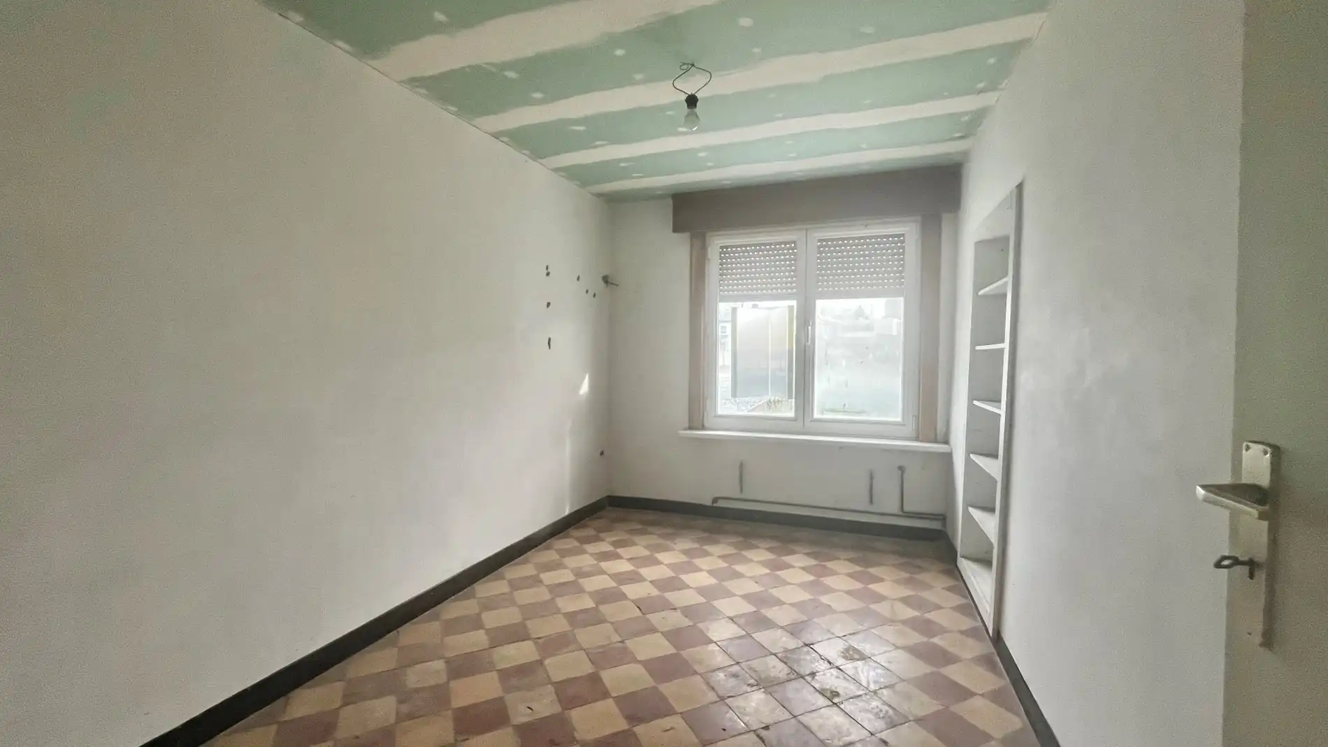 Grote woning op 924 m² met uitweg en garage foto 9