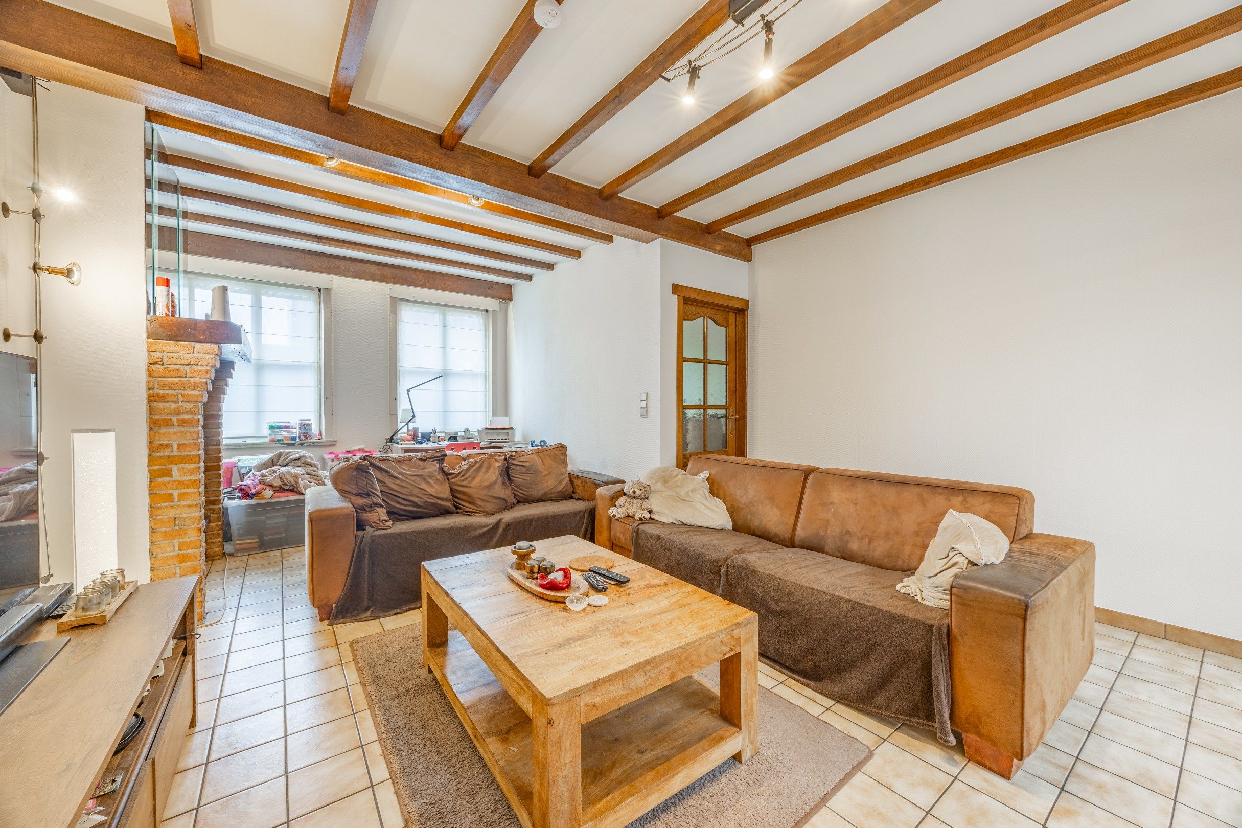 KNUSSE STARTERSWONING MET GARAGE EN UITWEG foto 5