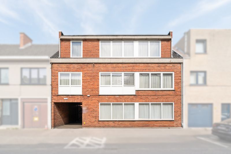 Opbrengsteigendom van 3 appartementen + 3 garages foto {{pictureIndex}}
