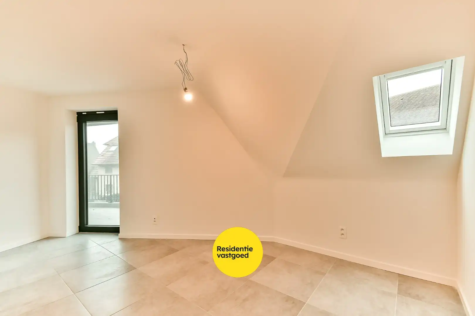 Royaal drie-slaapkamer appartement met ruim terras foto 18