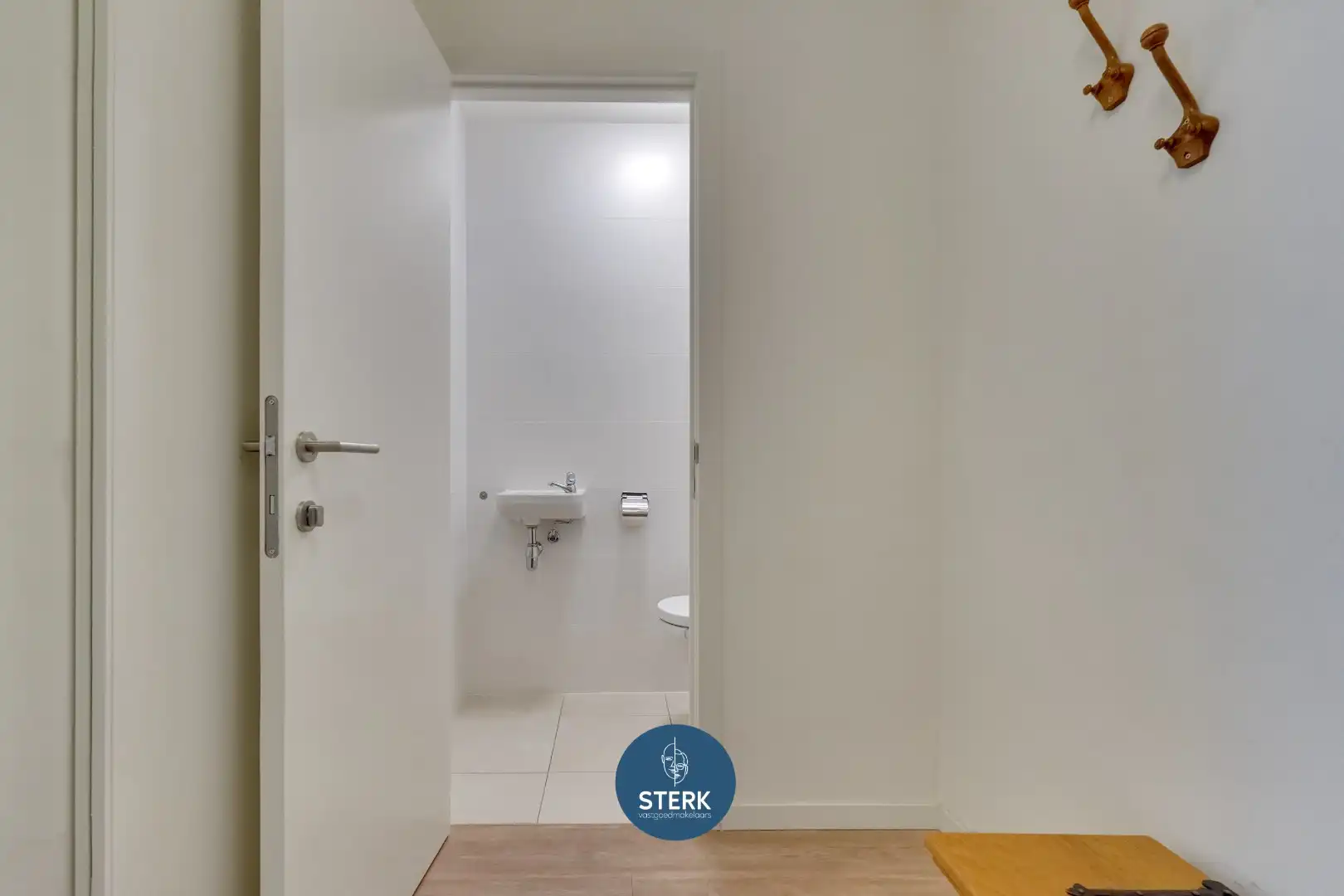 RECENT APPARTEMENT INCLUSIEF PARKING + 2 BERGINGEN IN CENTRUM LANAKEN !  foto 8