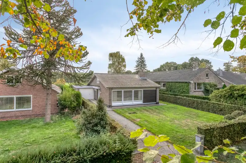 Hoofdfoto van de publicatie: Bungalow op topligging in Astene, rust, groen en een prachtig verzicht