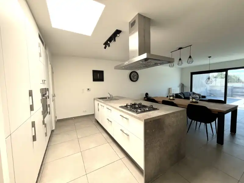 2 slaapkamer app met ruim terras en carport foto 3