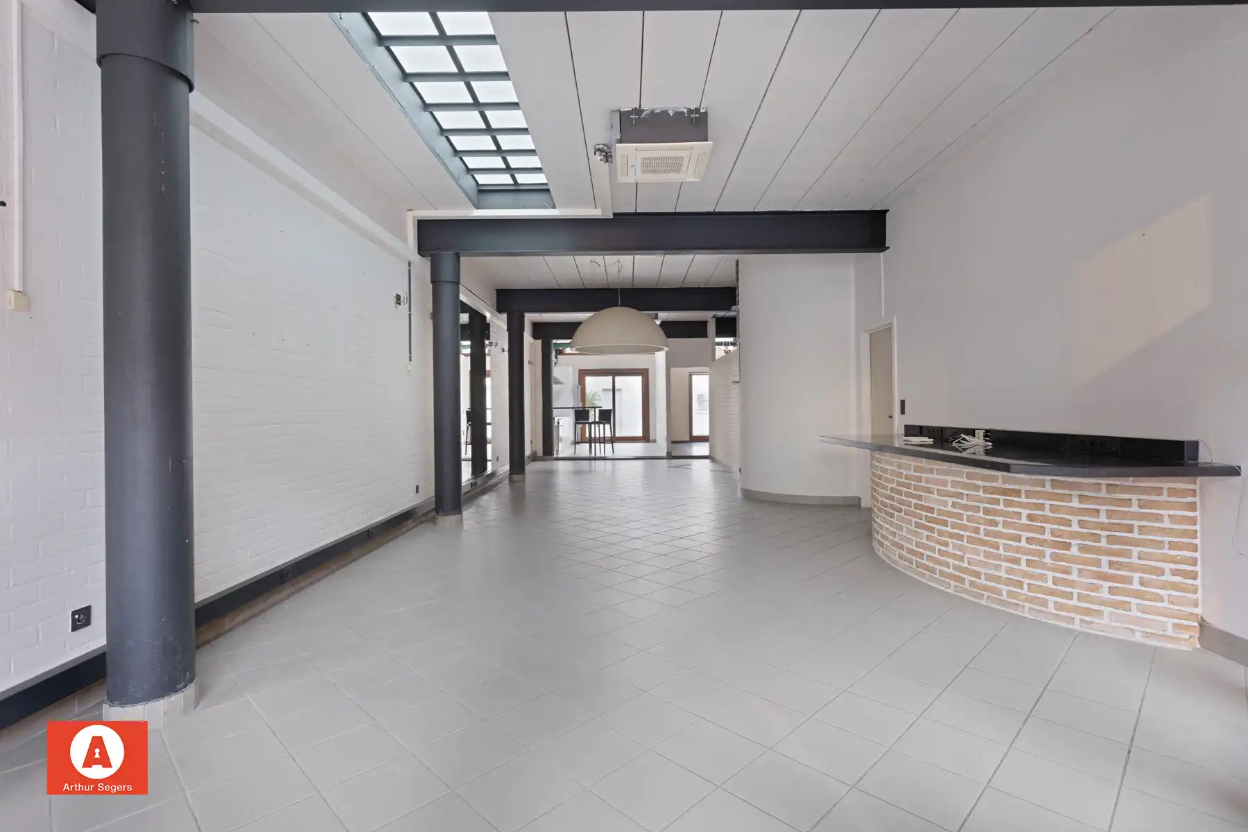 Energiezuinig gelijkvloers app: 116 m², pal bij het centrum. foto 4