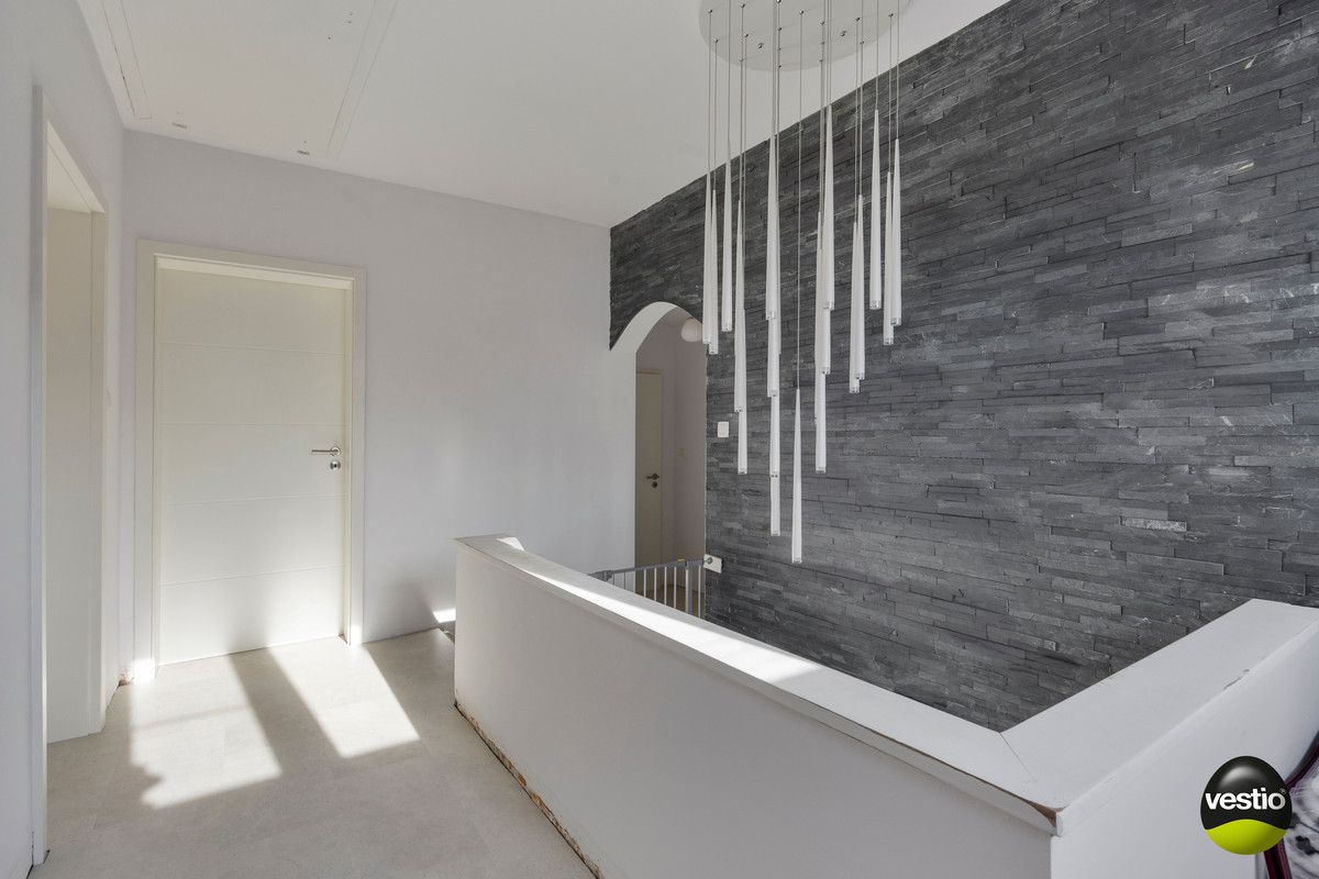 RUIME RUSTIG GELEGEN WONING MET 3 SLK EN POLYVALENT BIJGEBOUW OP 23A75CA. foto 22