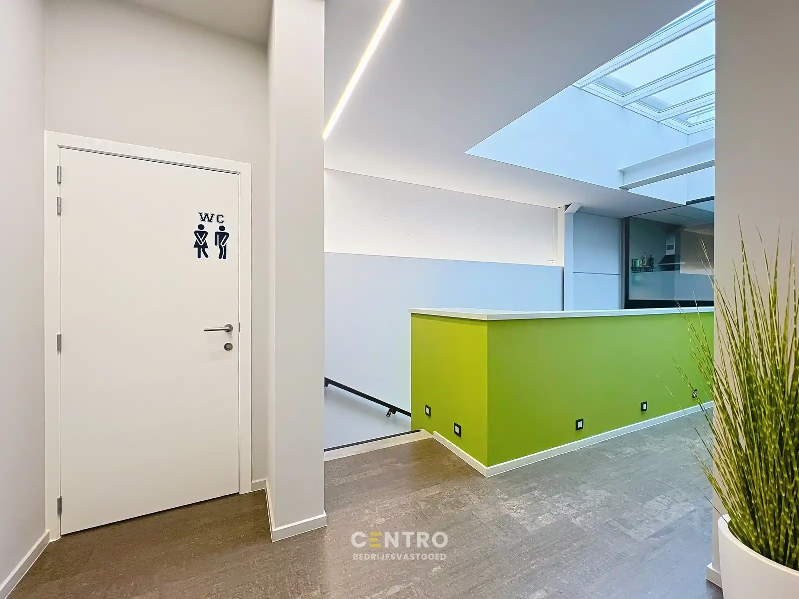 INSTAPKARE praktijkruimte met gemeenschappelijke faciliteiten (receptie, wachtzaal, parking,...) voor medisch of paramedisch beroep ! foto 6