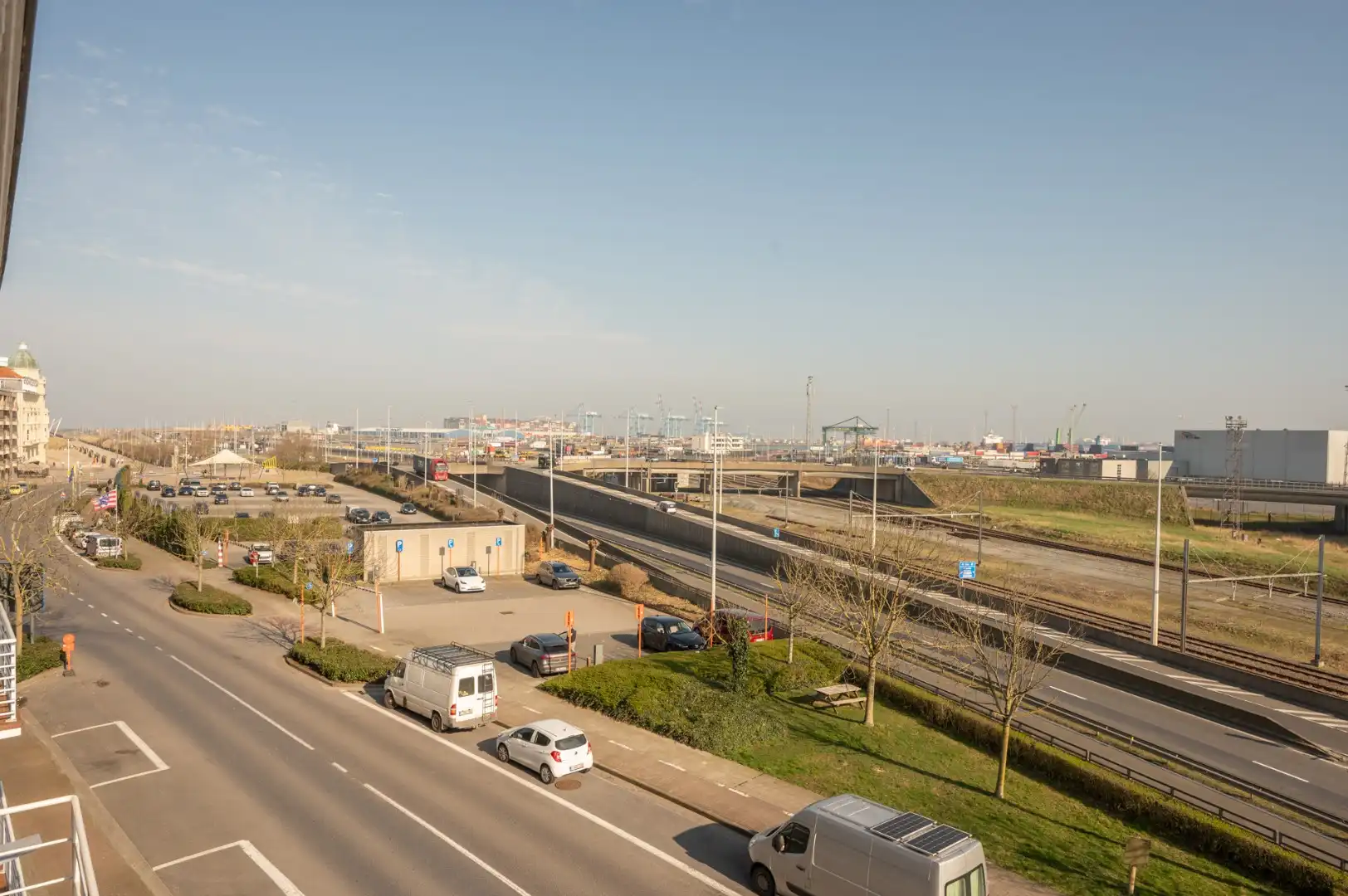Instapklaar appartement met terras en autostaanplaats incl foto 14