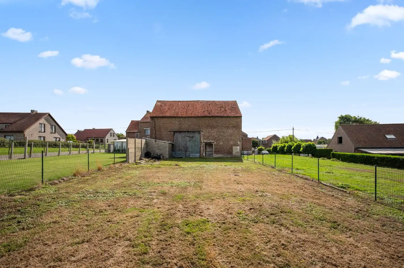 Charmante renovatiewoning met grote tuin en garage op royaal perceel foto 24