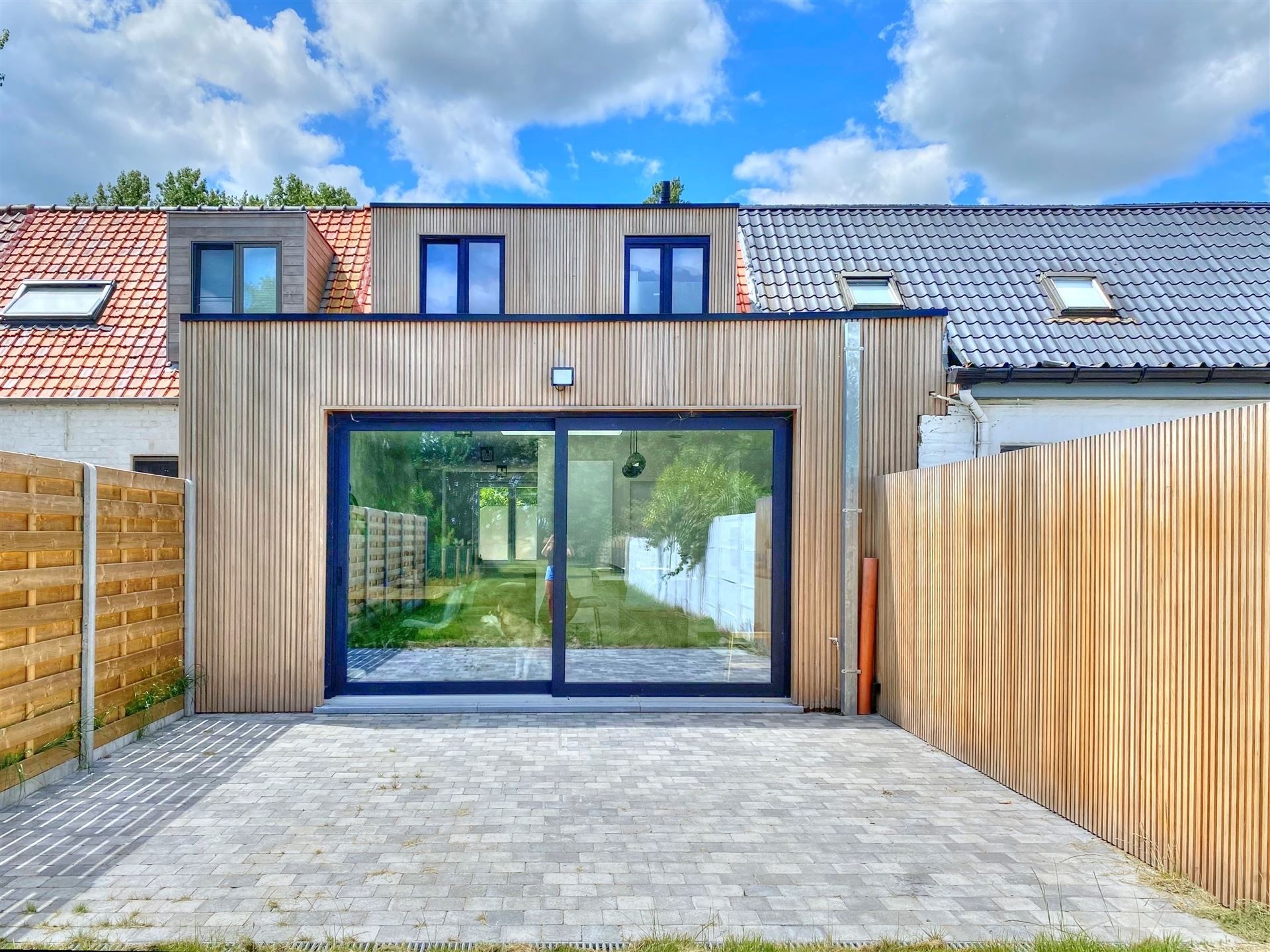 Energiezuinige huis met diepe tuin  foto {{pictureIndex}}