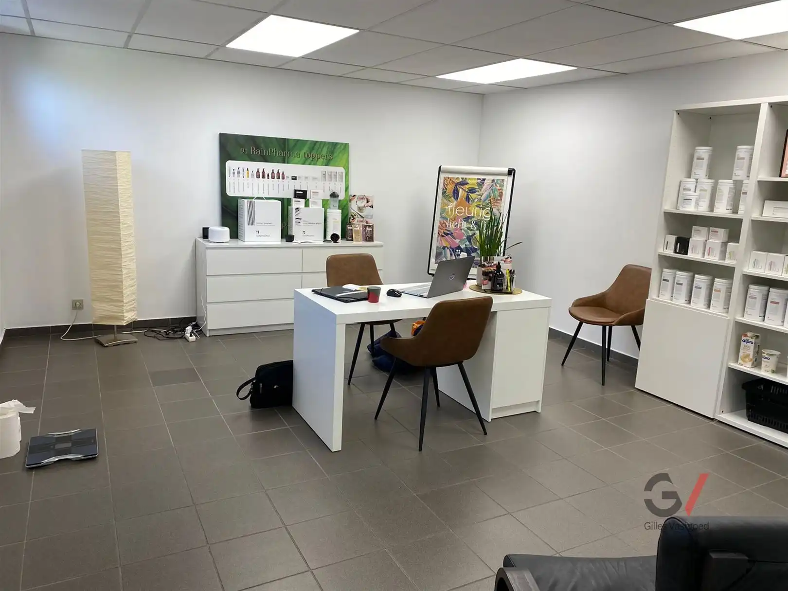 Commerciële winkelruimte te huur foto 9