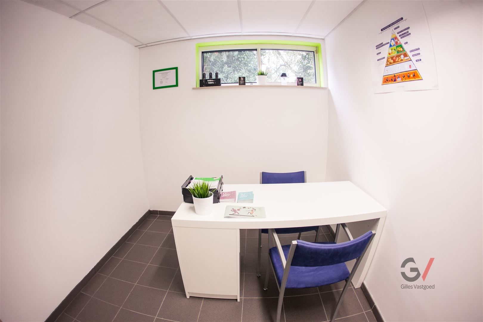 Commerciële winkelruimte te huur foto 9