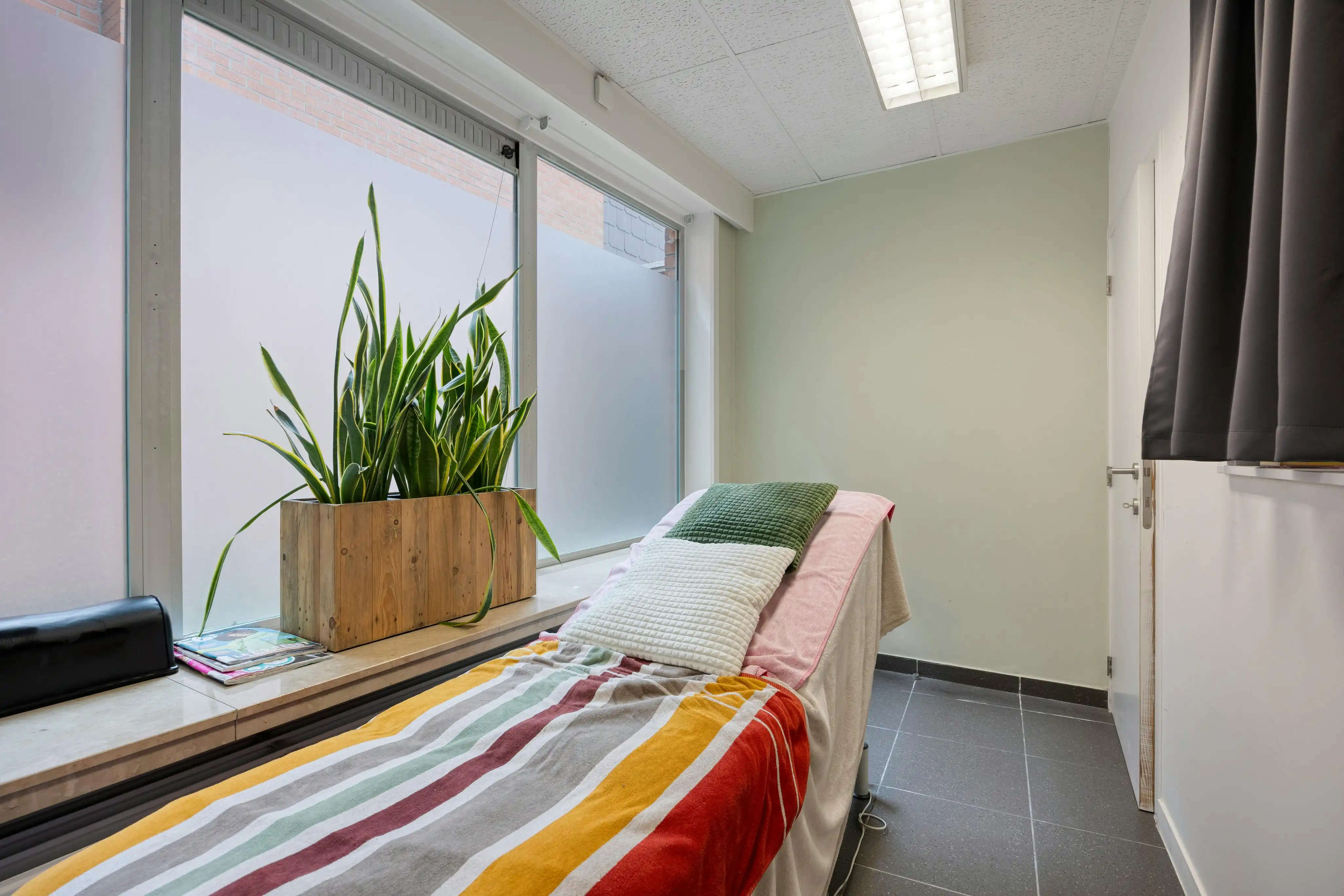 Handelspand met appartement te koop in Tielt foto 8