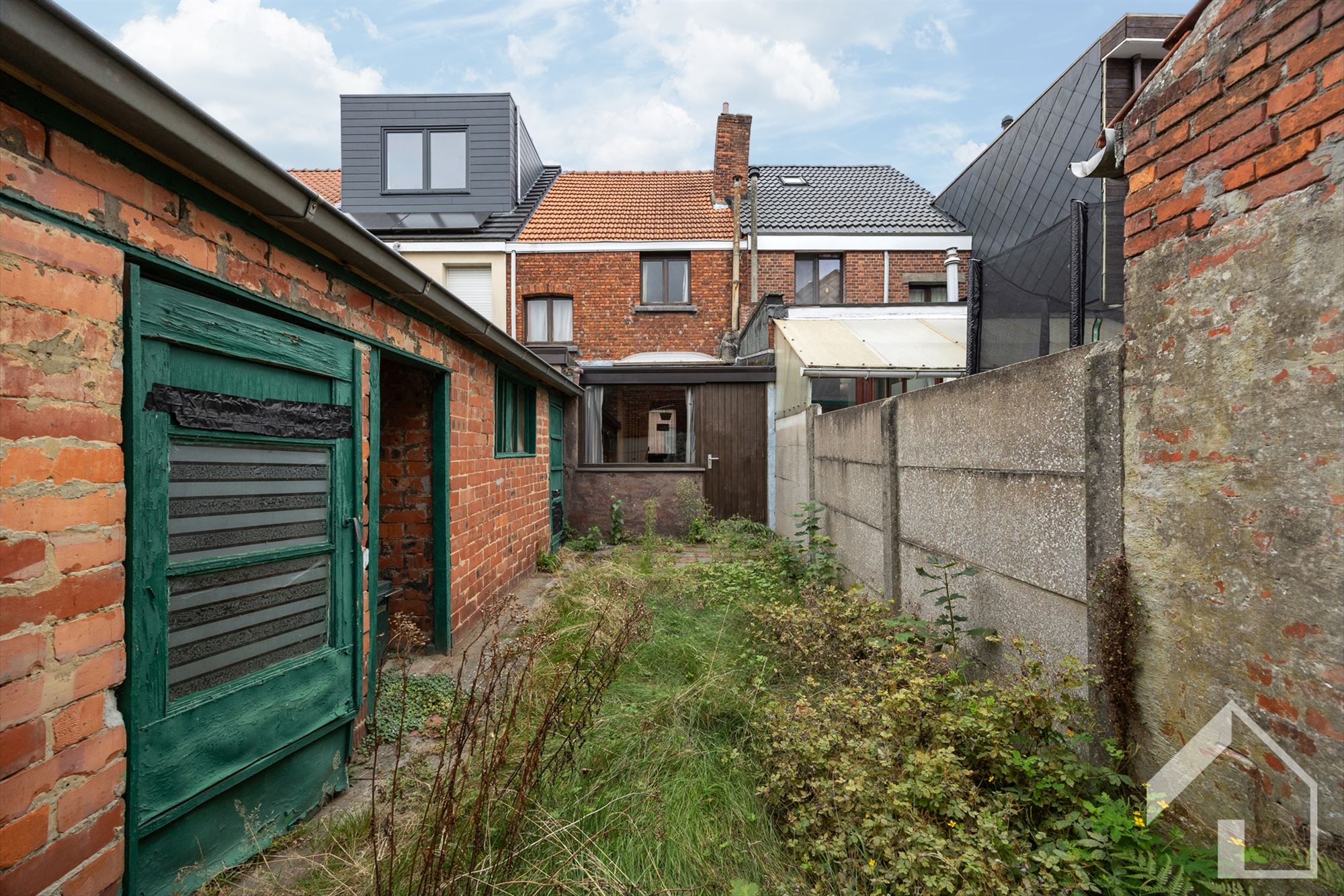 Te renoveren woning in een rustige wijk foto 17