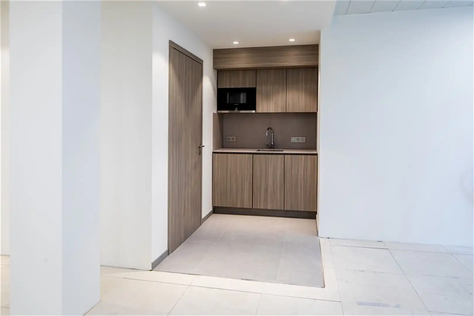 LUCIA: kantoren te huur 132m² foto 10