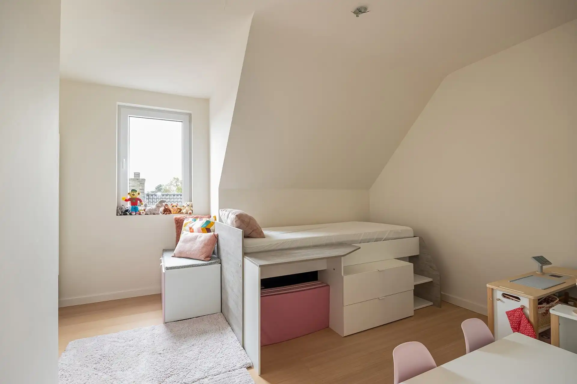 Recent triplexappartement met 2 slaapkamers en carport foto 15