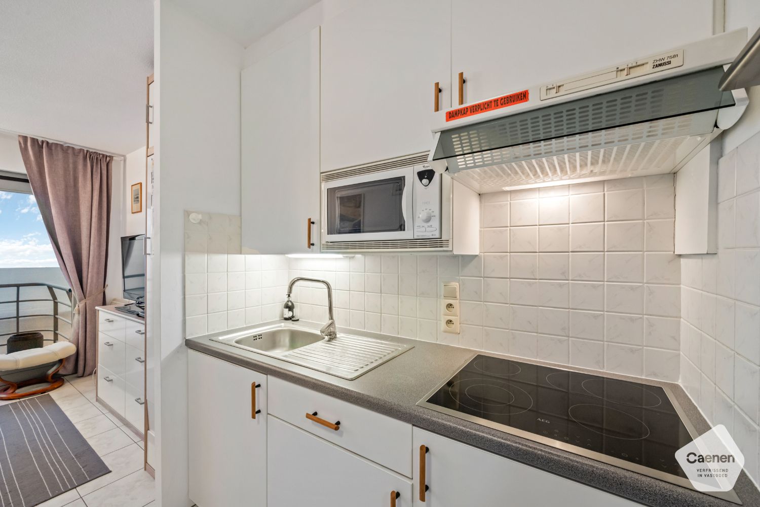 Instapklare studio met prachtig frontaal zeezicht foto 7