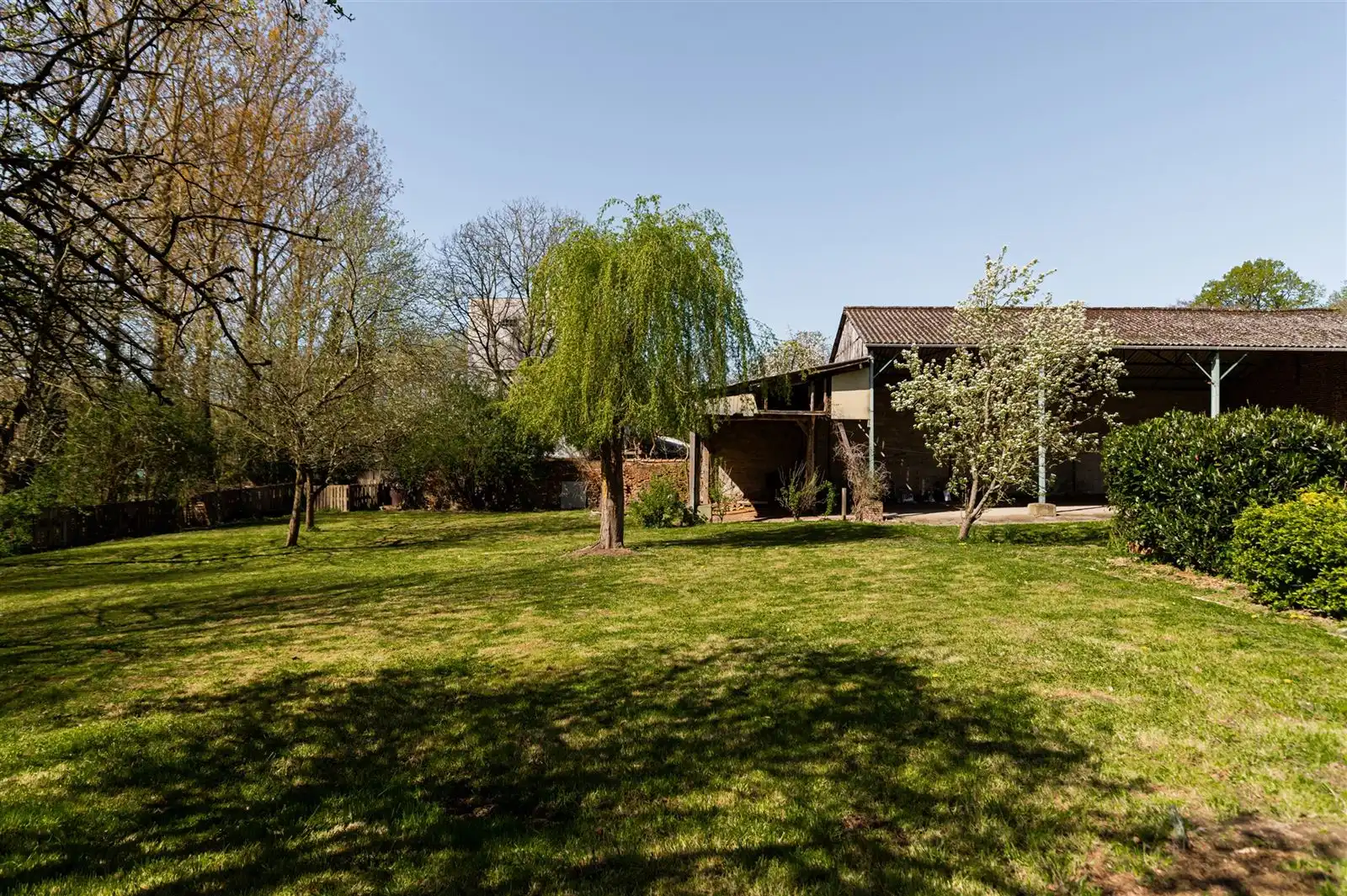 Hoeve met bijgebouw en loods op 18are20- prachtig tuinzicht foto 19