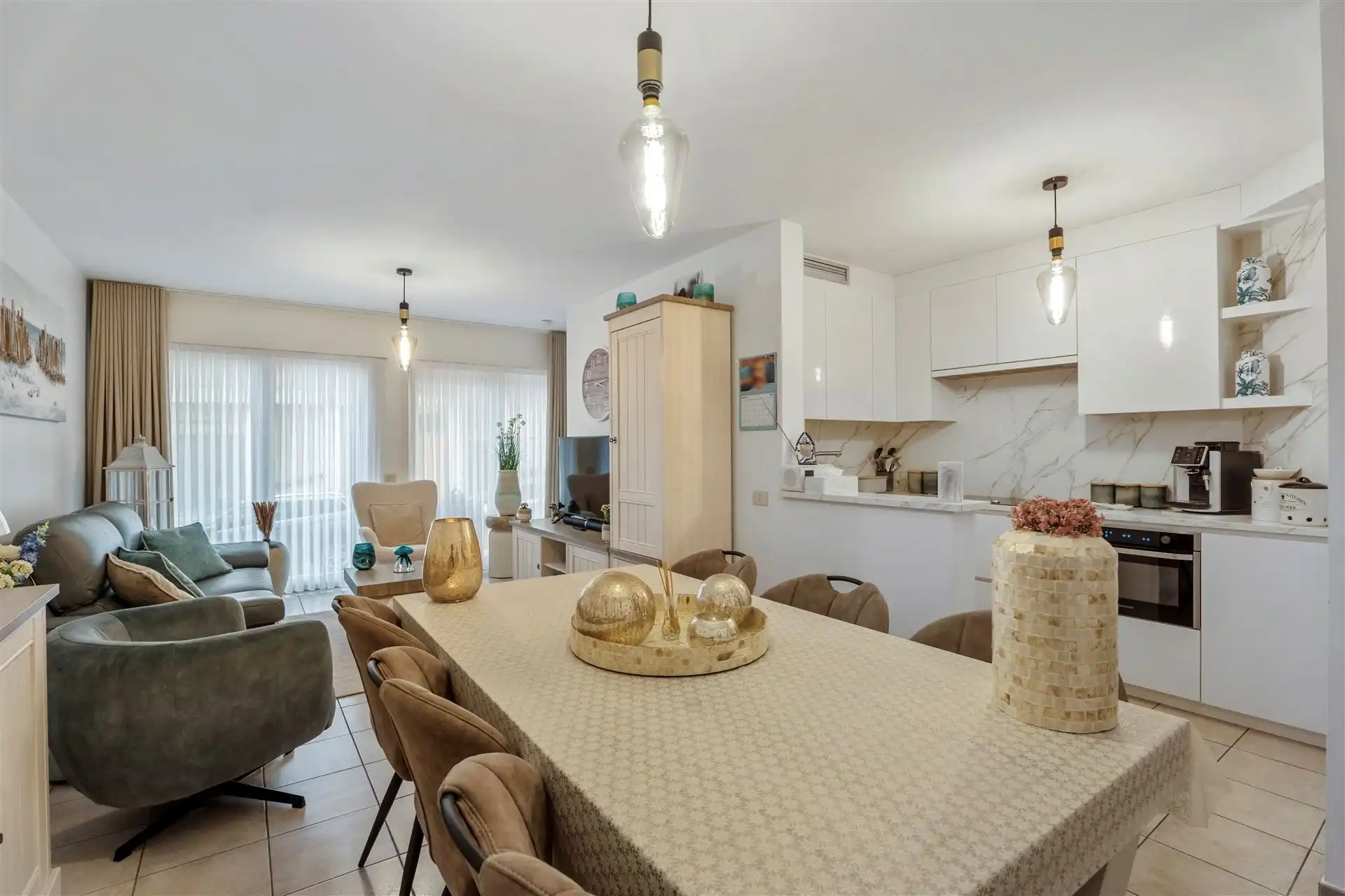 Hoofdfoto van de publicatie: ZEEDIJK / JACHTHAVEN 