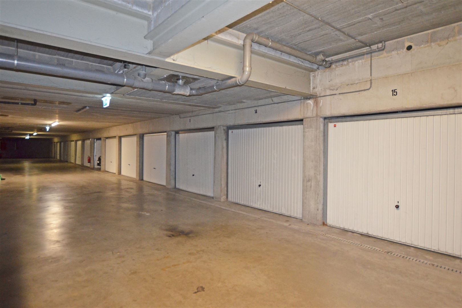 Garagebox op wandelafstand van de stad foto 4