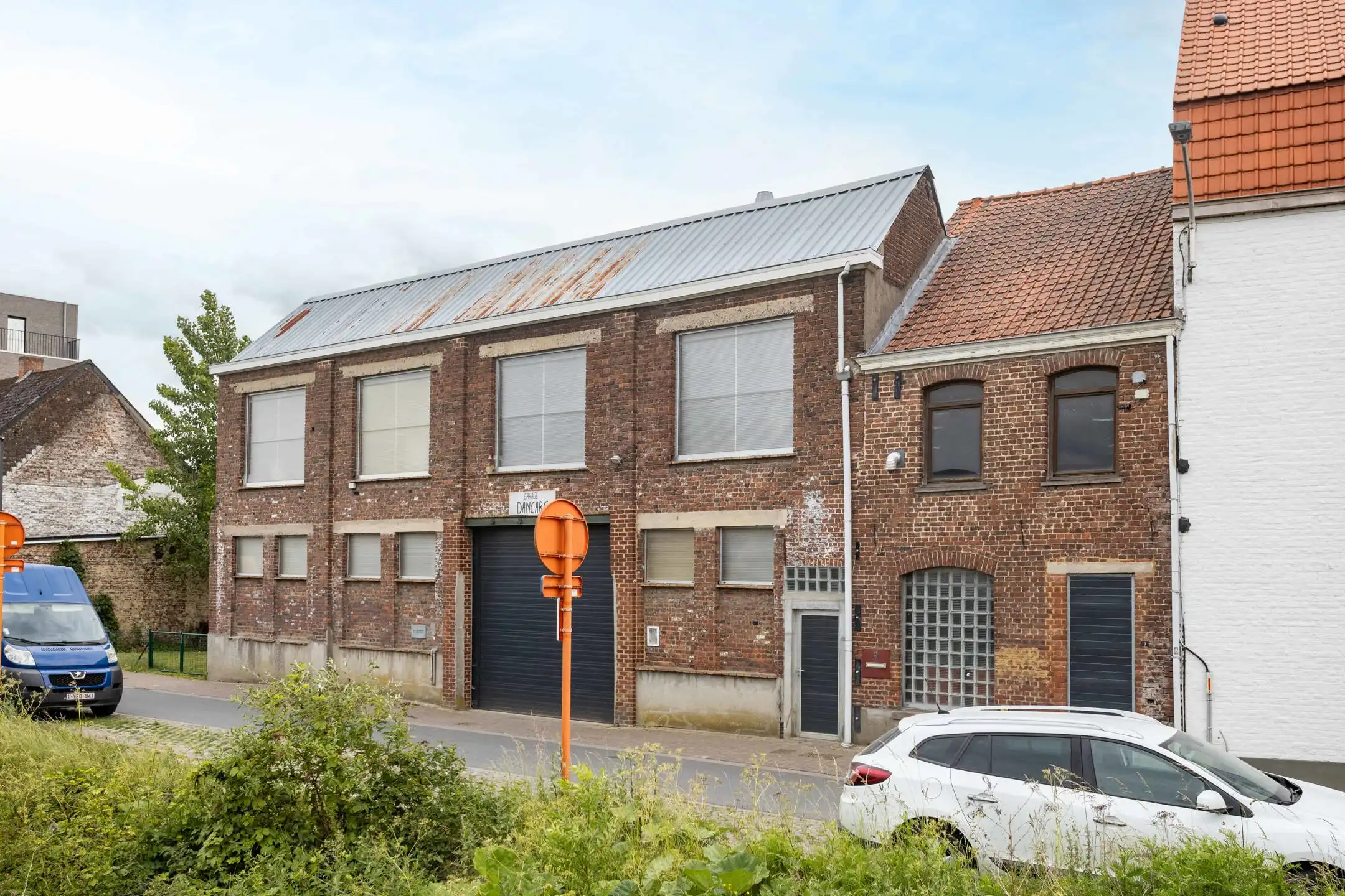 VEELZIJDIG RENOVATIE- EN ONTWIKKELINGSPROJECT foto {{pictureIndex}}