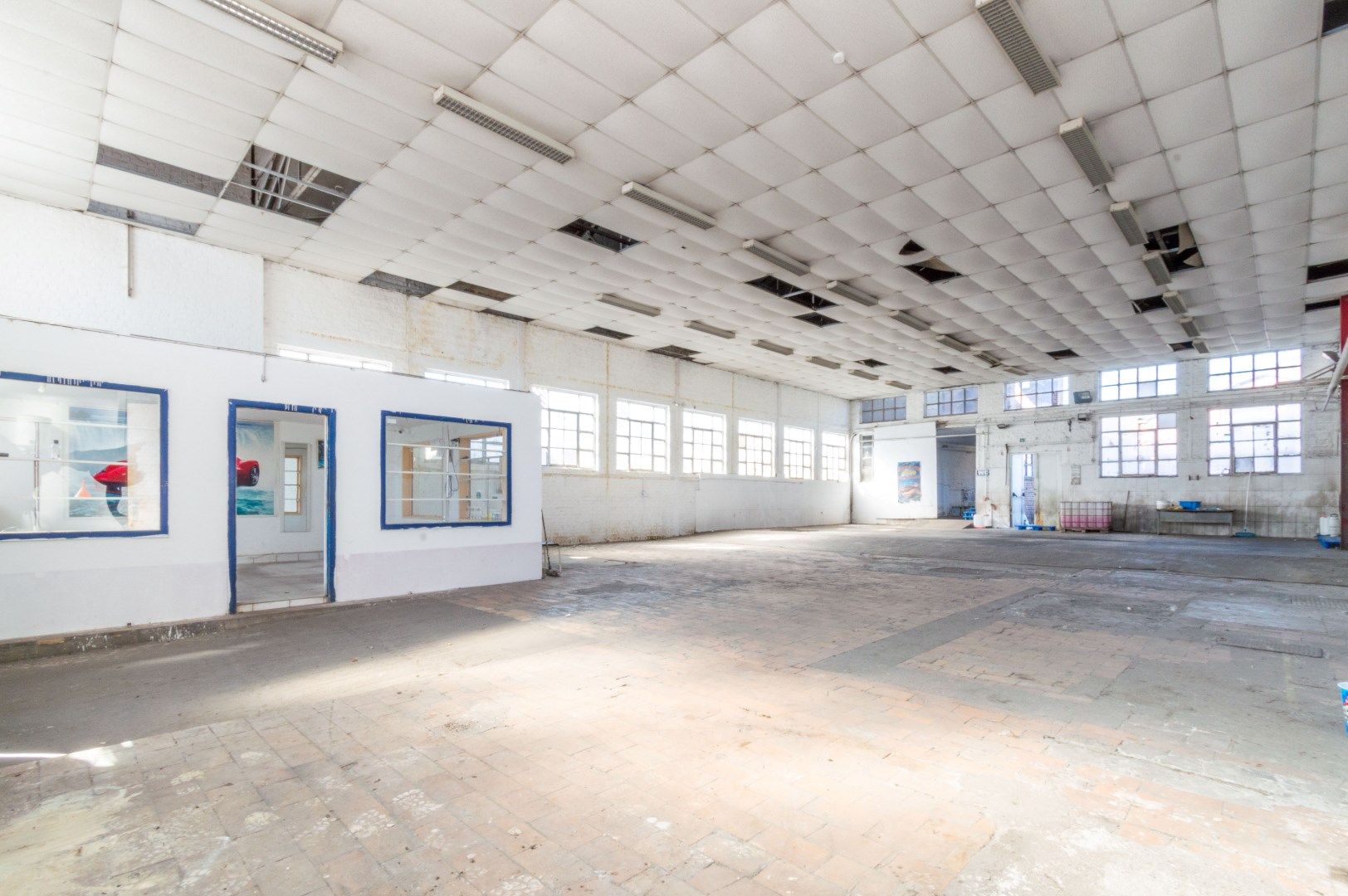 Een uitstekend gelegen geheel van KMO-units / werkplaatsen foto 9